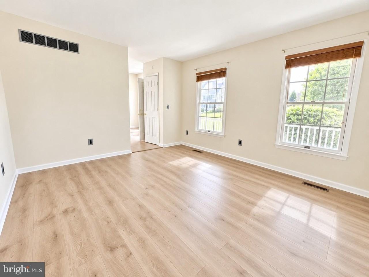 501 Falcon Dr - Photo 6 of 27