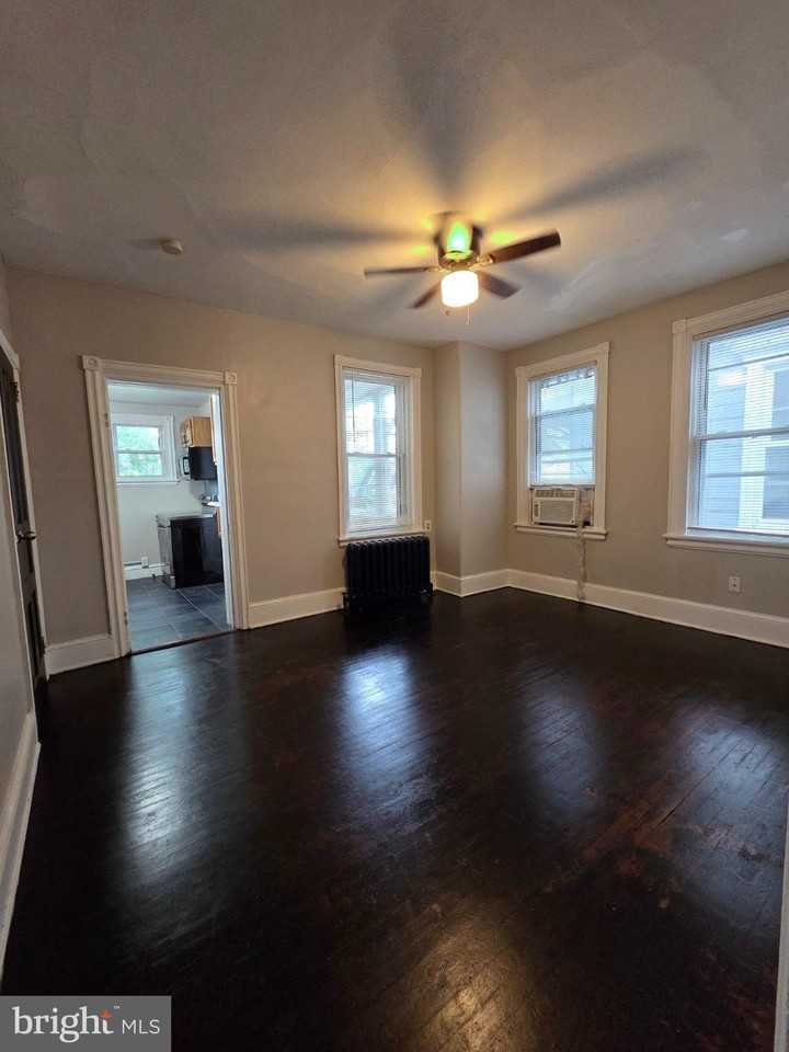 602 W 23rd St #2 - Photo 4 of 15