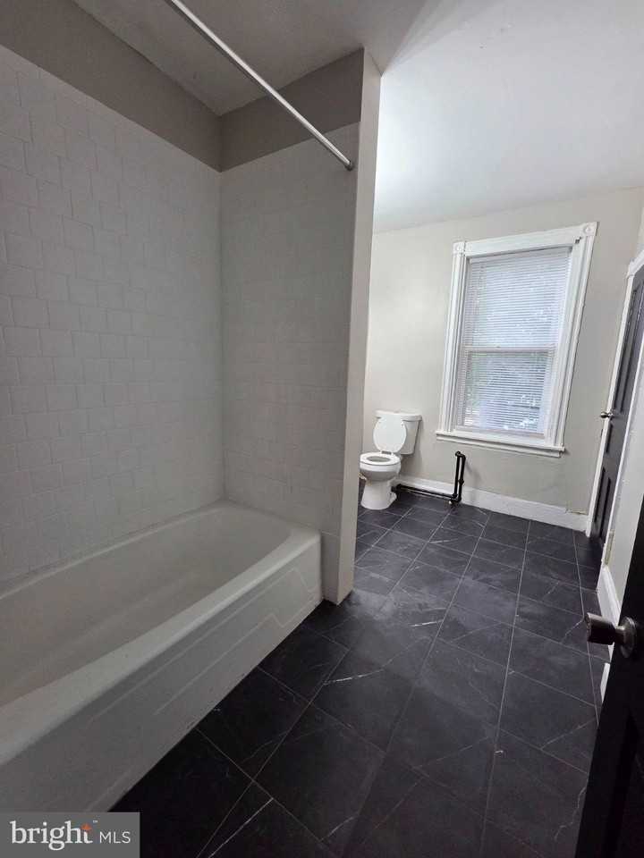 602 W 23rd St #2 - Photo 5 of 15