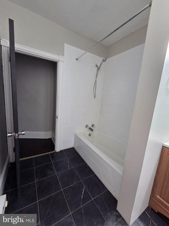 602 W 23rd St #2 - Photo 6 of 15