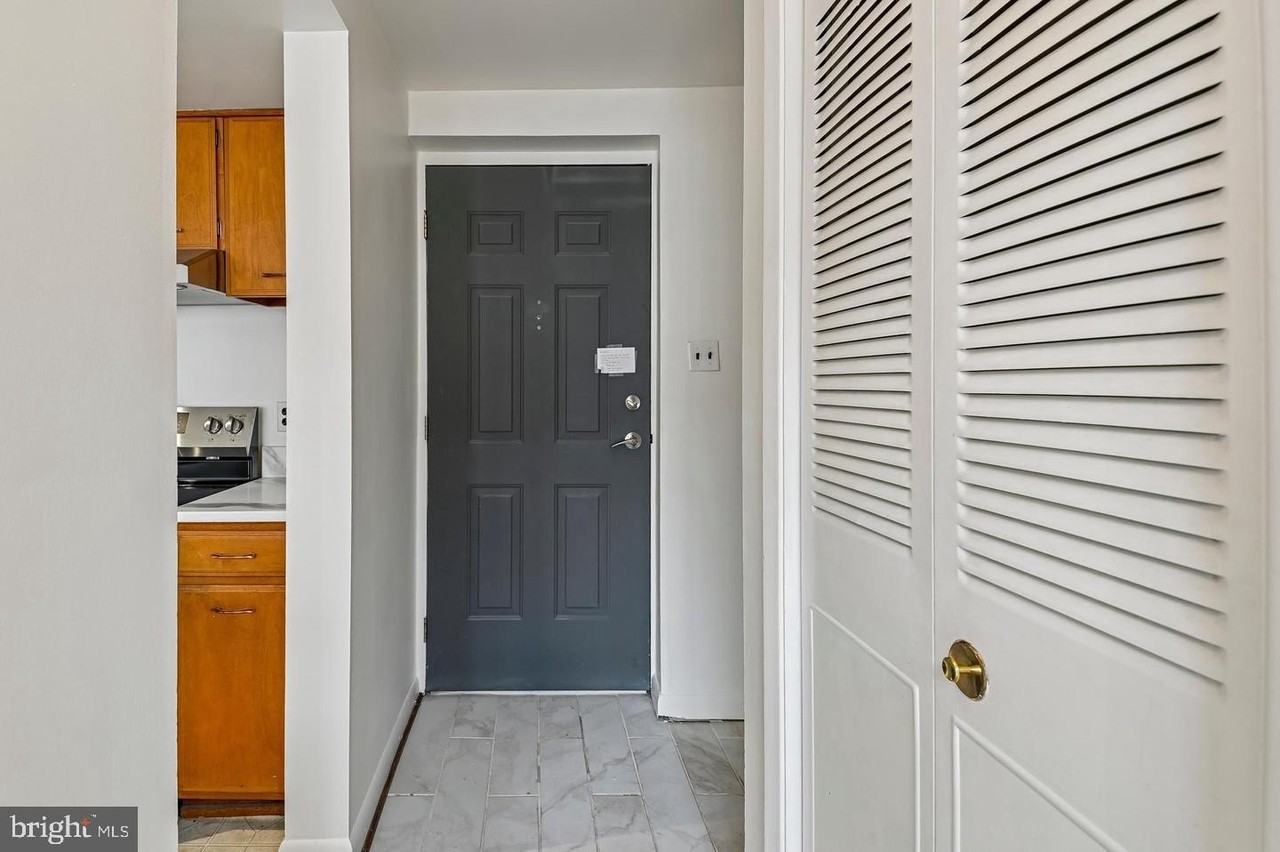 312 Severn Ave #W405 - Photo 4 of 50