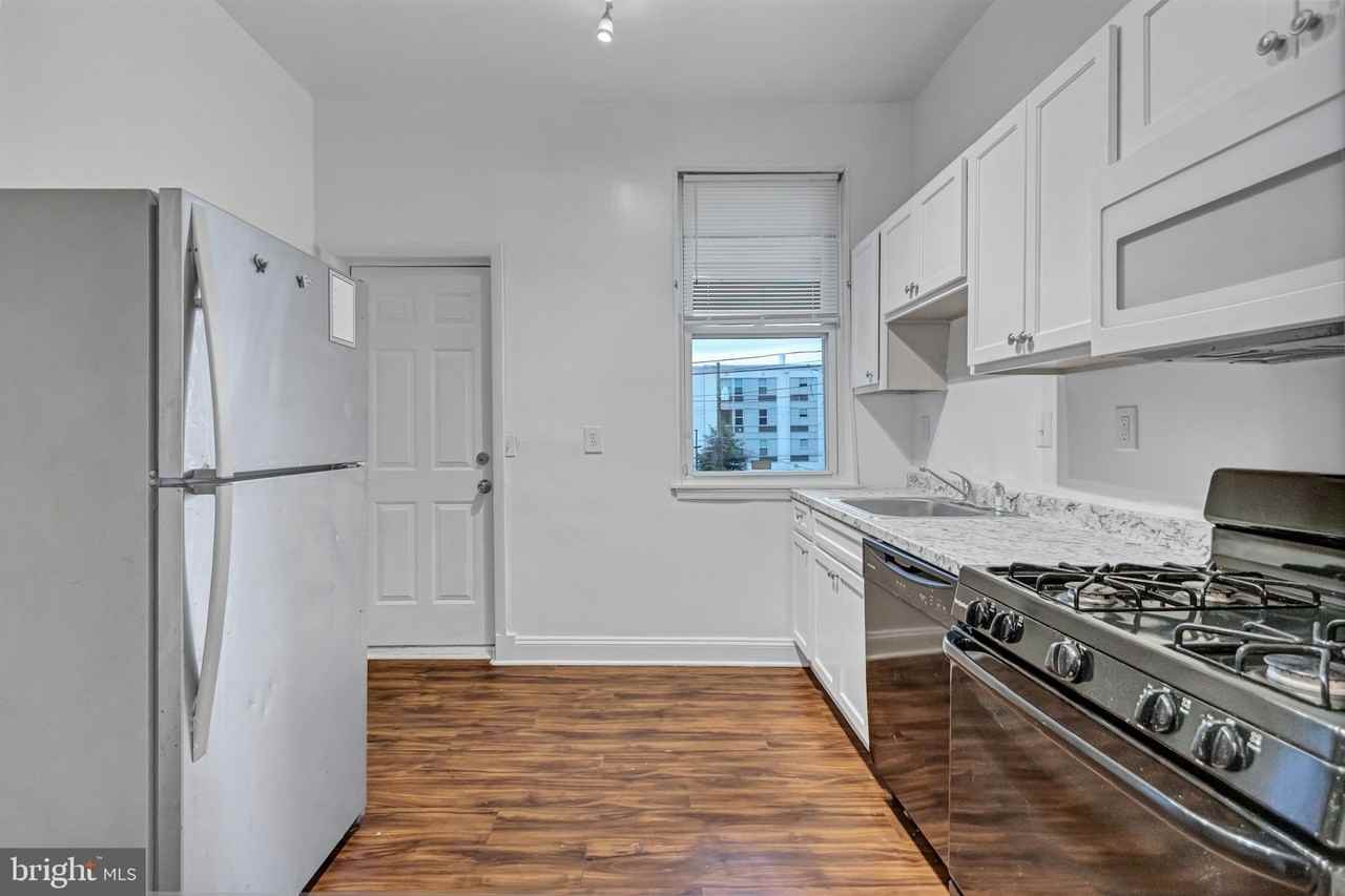 3027 Walbrook Ave - Photo 5 of 25