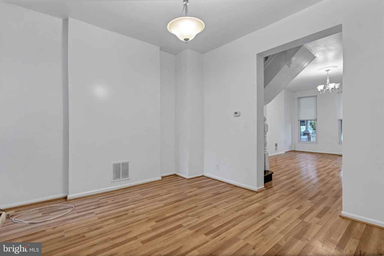 3027 Walbrook Ave - Photo 7 of 25