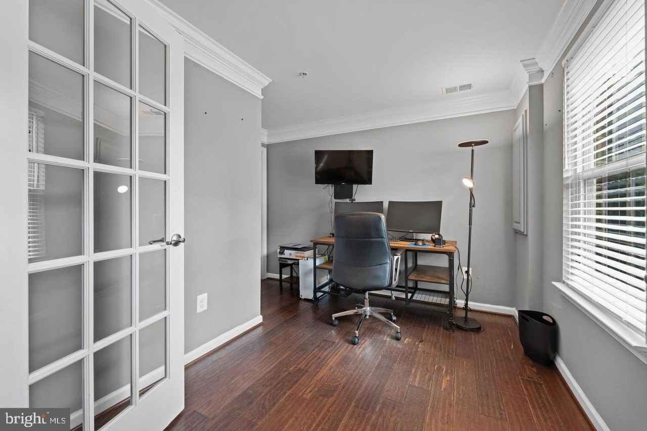 4662 Hudson St - Photo 6 of 21