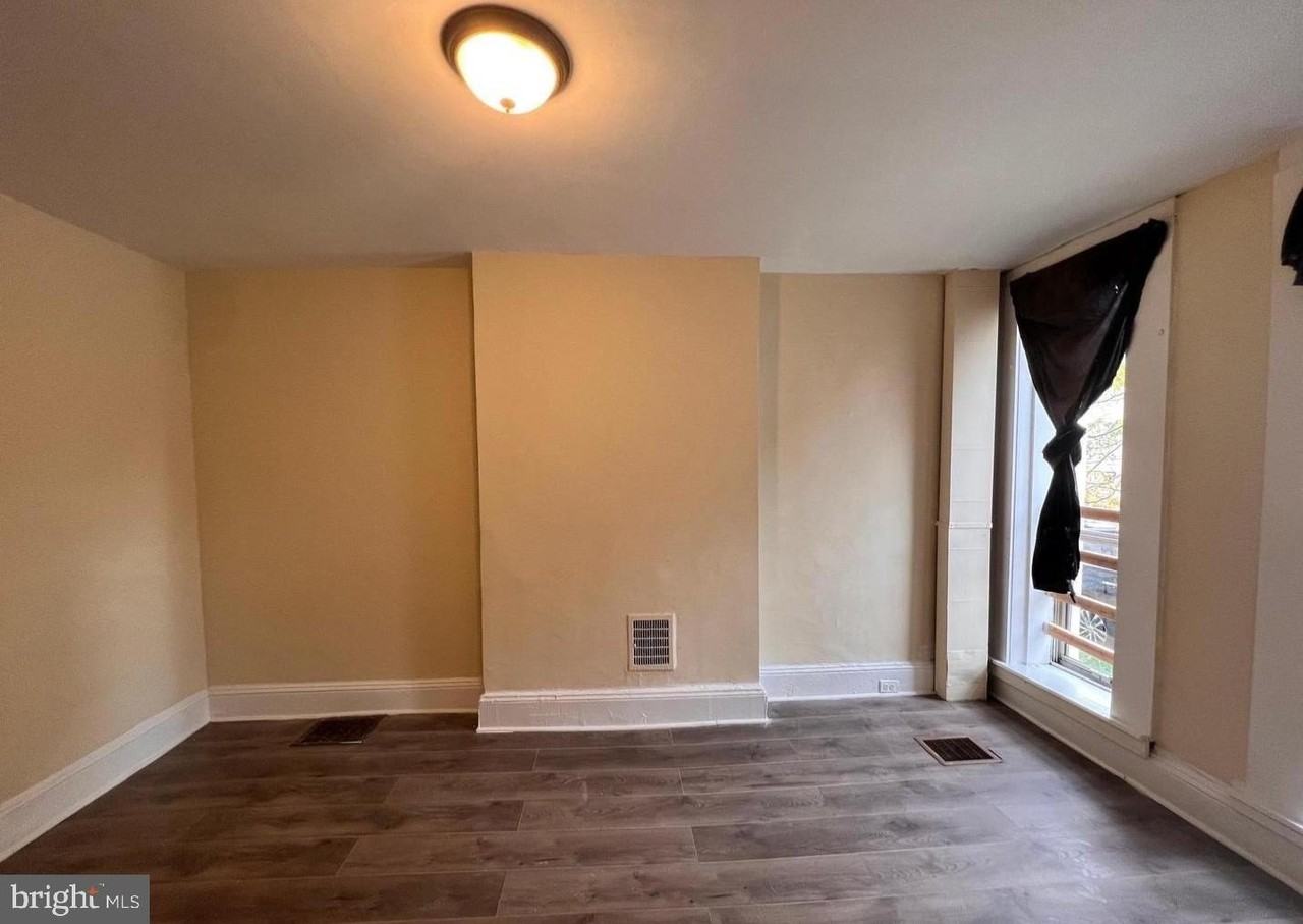 1715 Presstman St - Photo 3 of 9