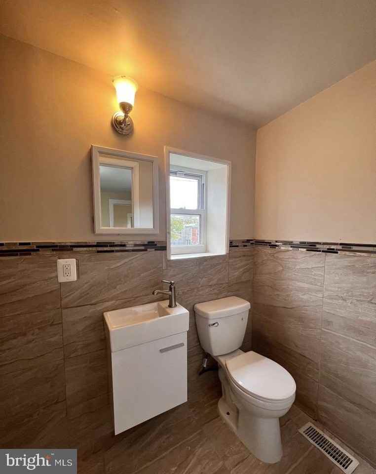 1715 Presstman St - Photo 5 of 9