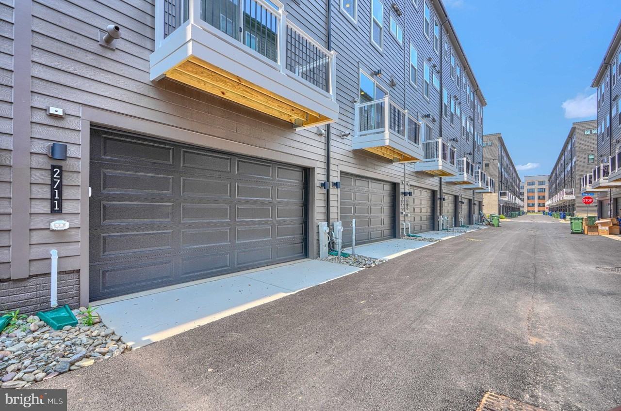 2705 Ferry Bar Dr - Photo 3 of 48
