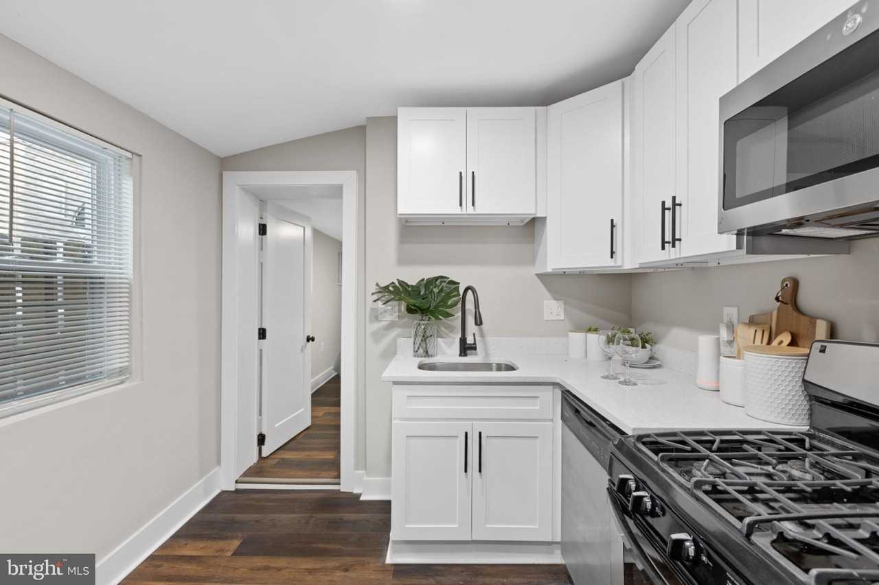1510 Ramsay St - Photo 4 of 37