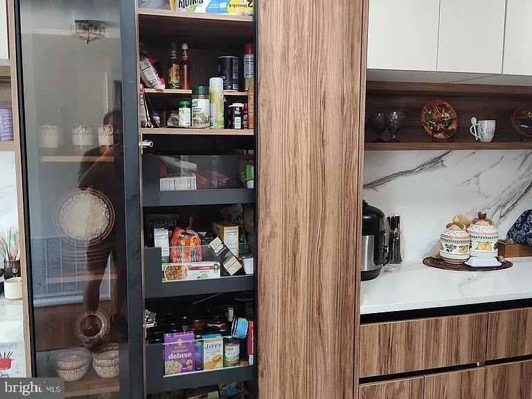 9 Midline Rd - Photo 4 of 36