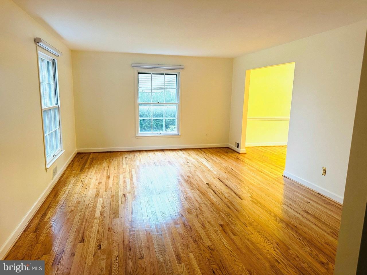 10916 Candlelight Ln - Photo 3 of 20