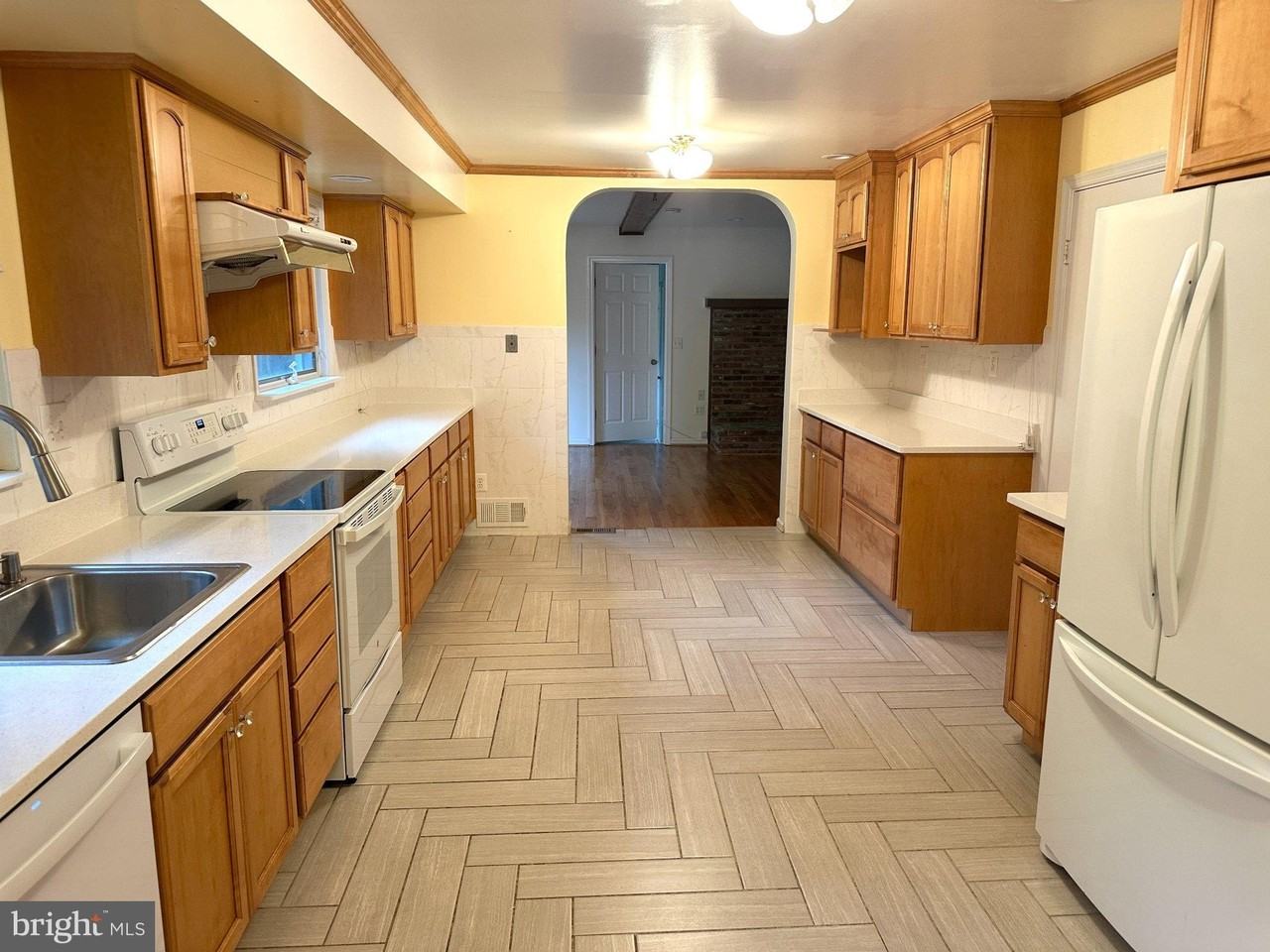 10916 Candlelight Ln - Photo 5 of 20