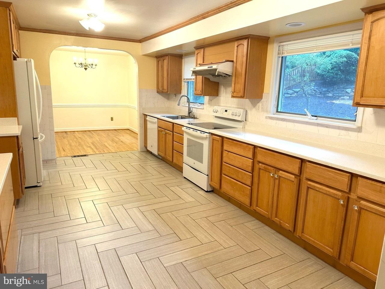10916 Candlelight Ln - Photo 6 of 20