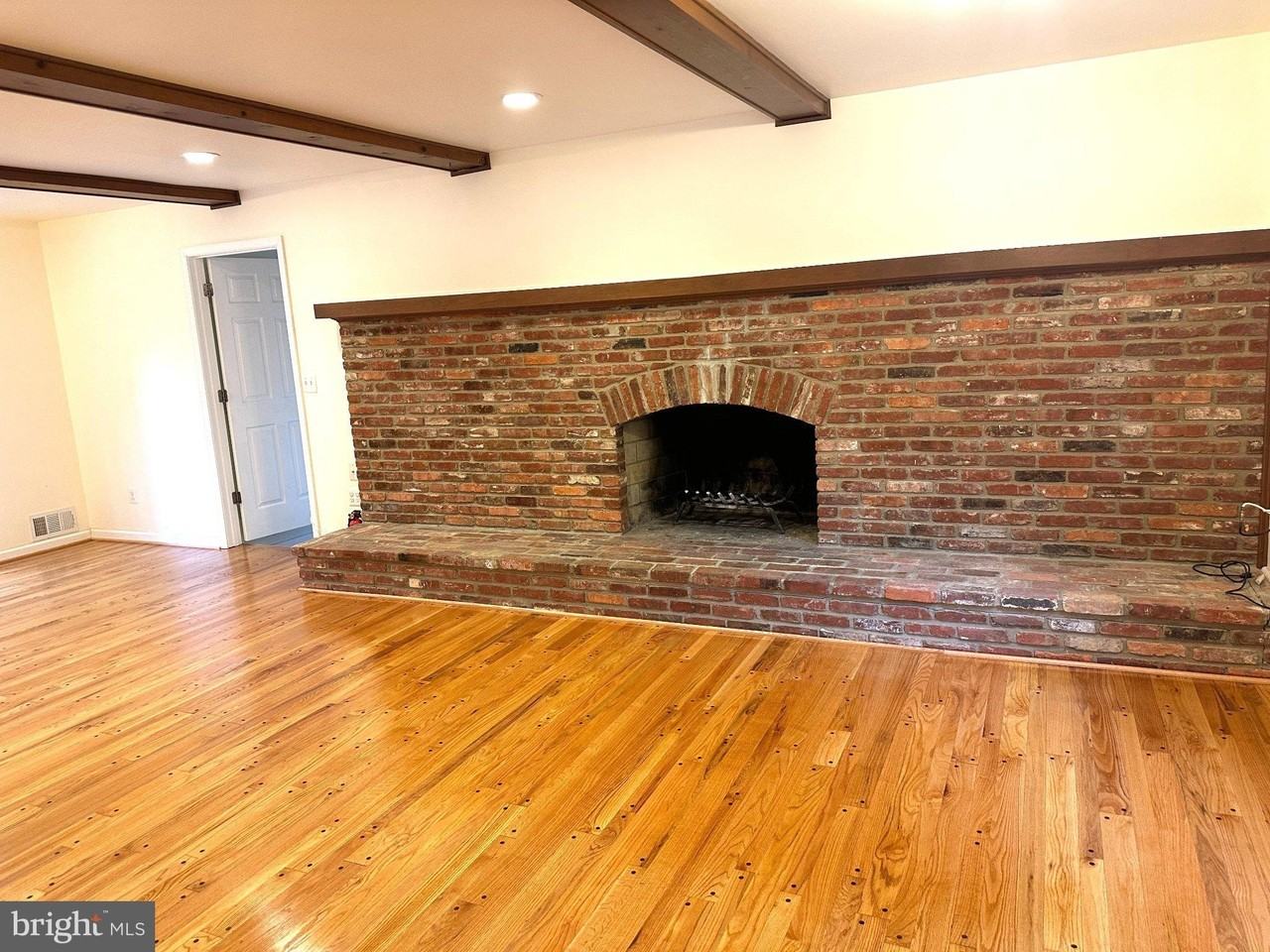 10916 Candlelight Ln - Photo 7 of 20