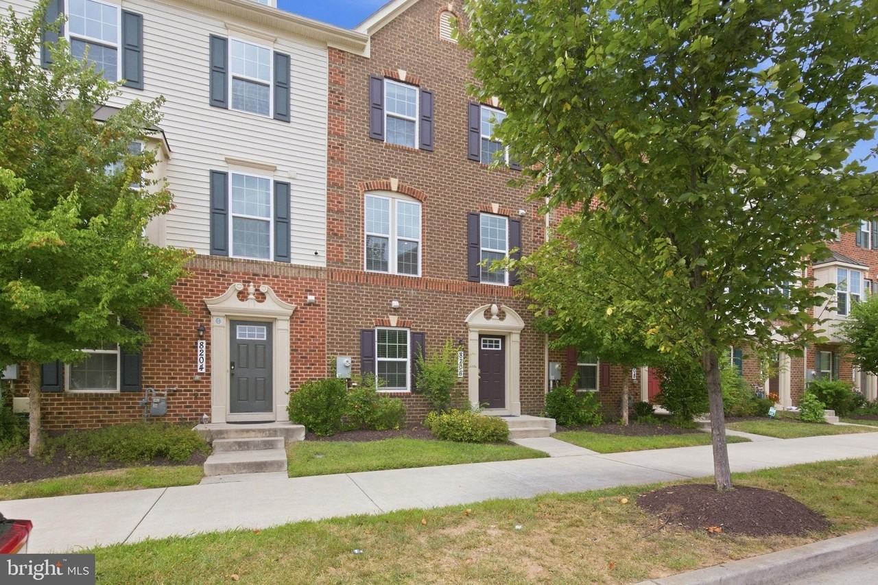 8206 Greenbelt Station Pkwy - Photo 2 of 50