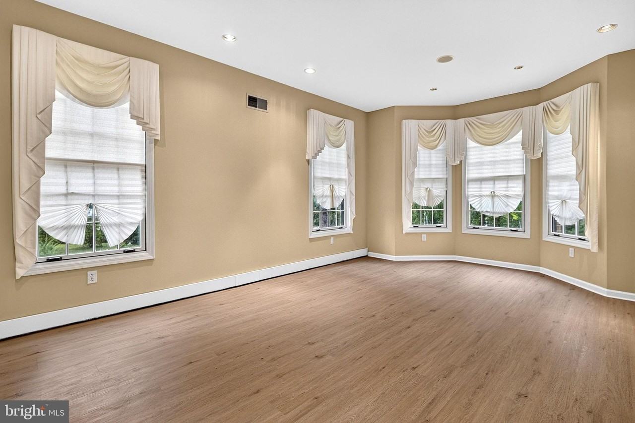15 Scenic Dr - Photo 6 of 50