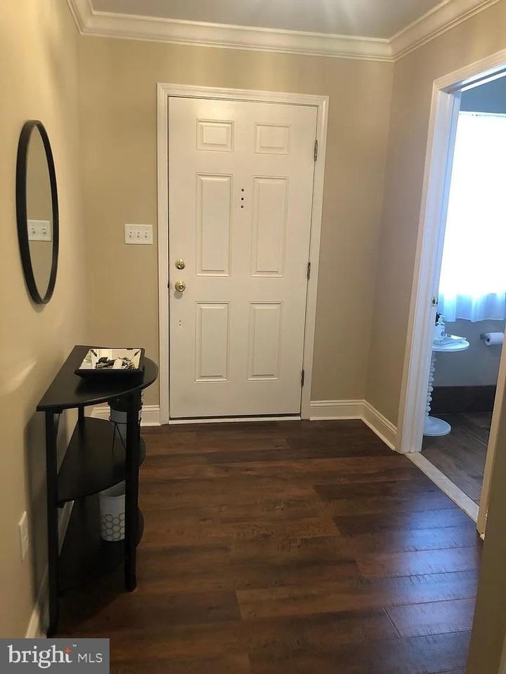 172 Fountayne Ln - Photo 3 of 23