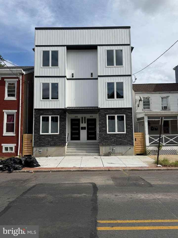 816 S Clinton Ave - Photo 2 of 32