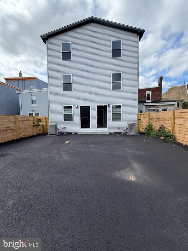 816 S Clinton Ave - Photo 3 of 32