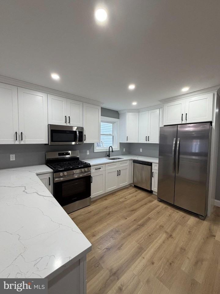 816 S Clinton Ave - Photo 4 of 32
