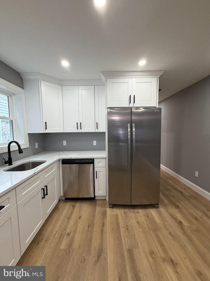816 S Clinton Ave - Photo 6 of 32