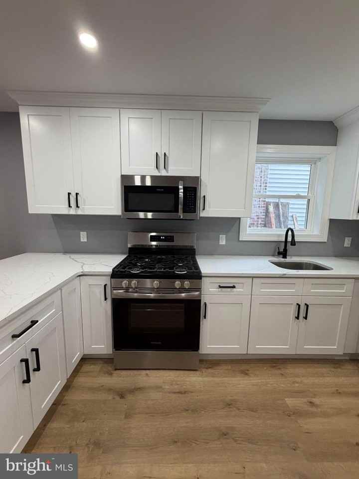 816 S Clinton Ave - Photo 7 of 32