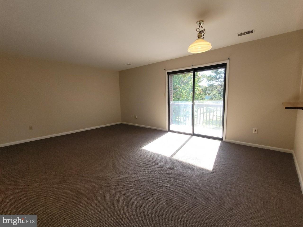 211 Dean Dr - Photo 3 of 13