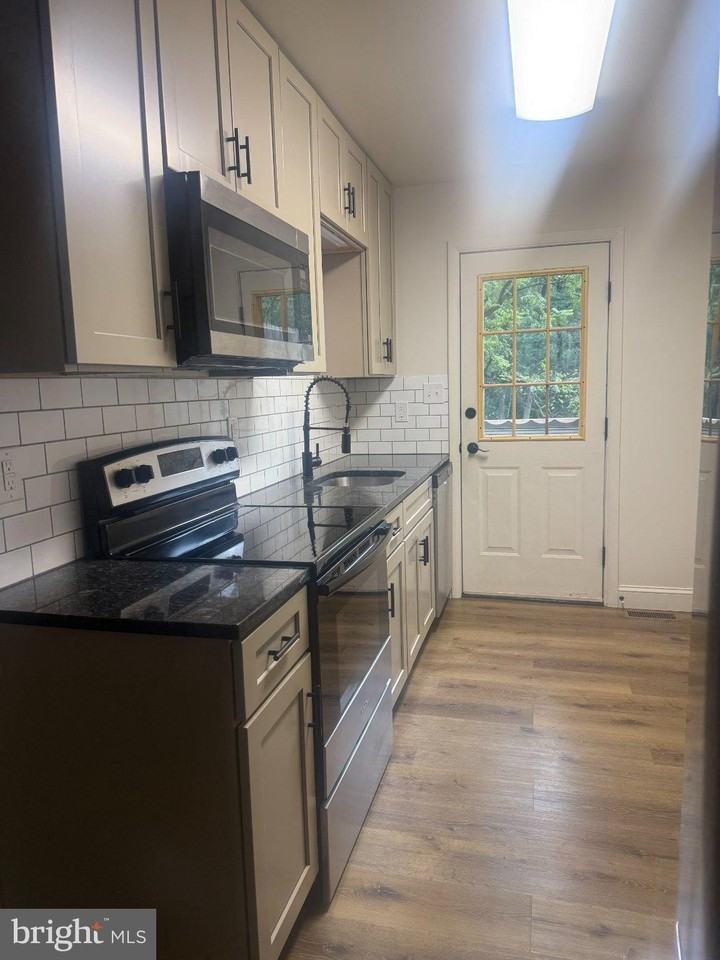 266A N 11th St - Photo 3 of 4