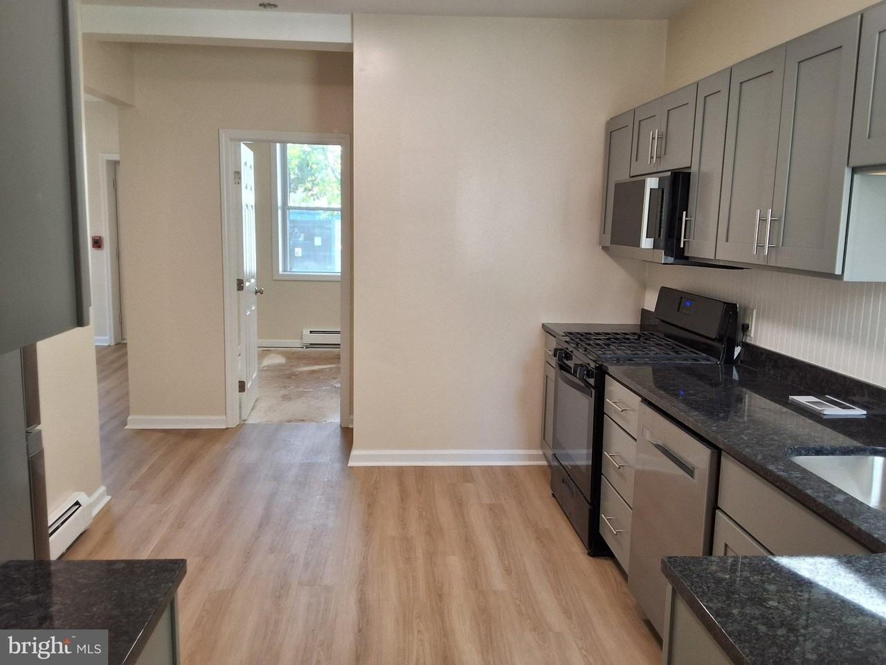 402 E Orange St - Photo 3 of 12