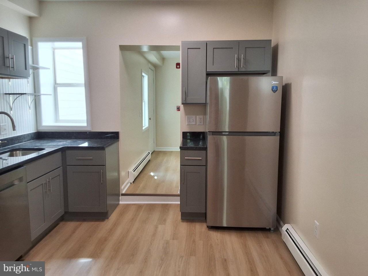 402 E Orange St - Photo 4 of 12