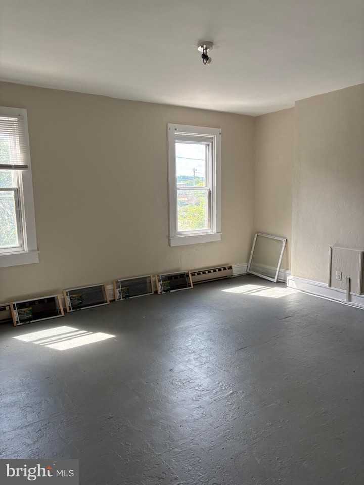 151 W Airy St #2 - Photo 3 of 7