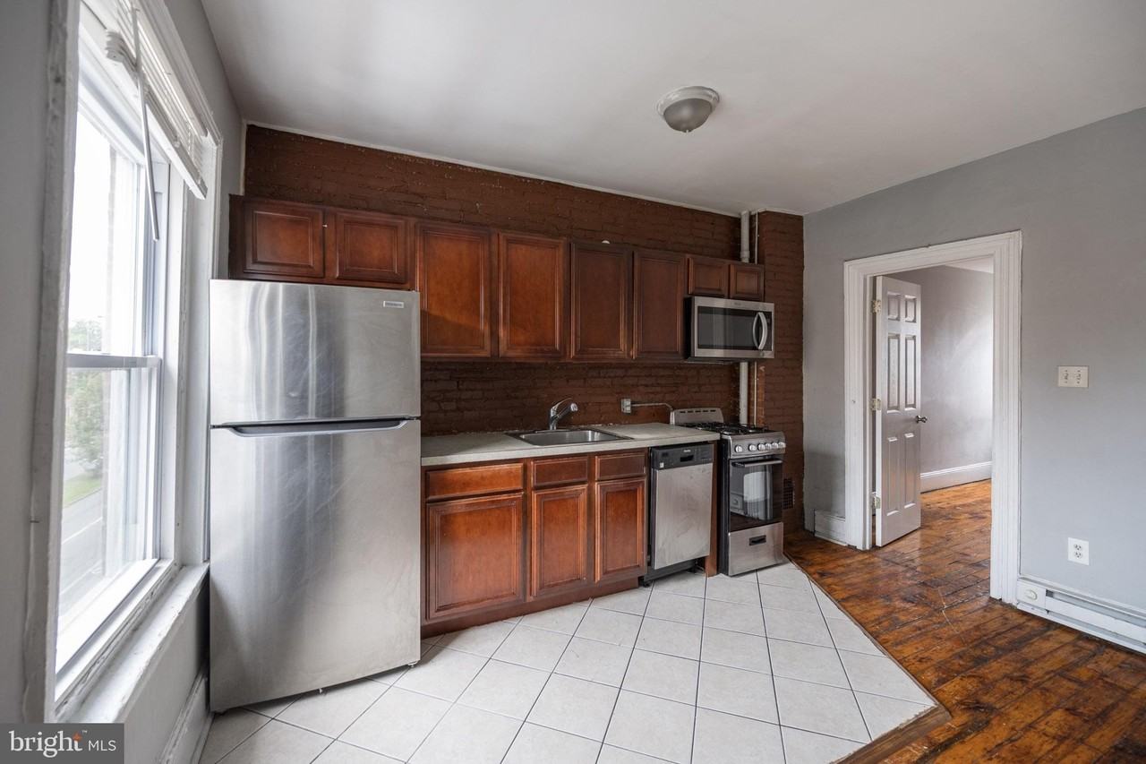 1919 Spring Garden St #3F - Photo 3 of 10