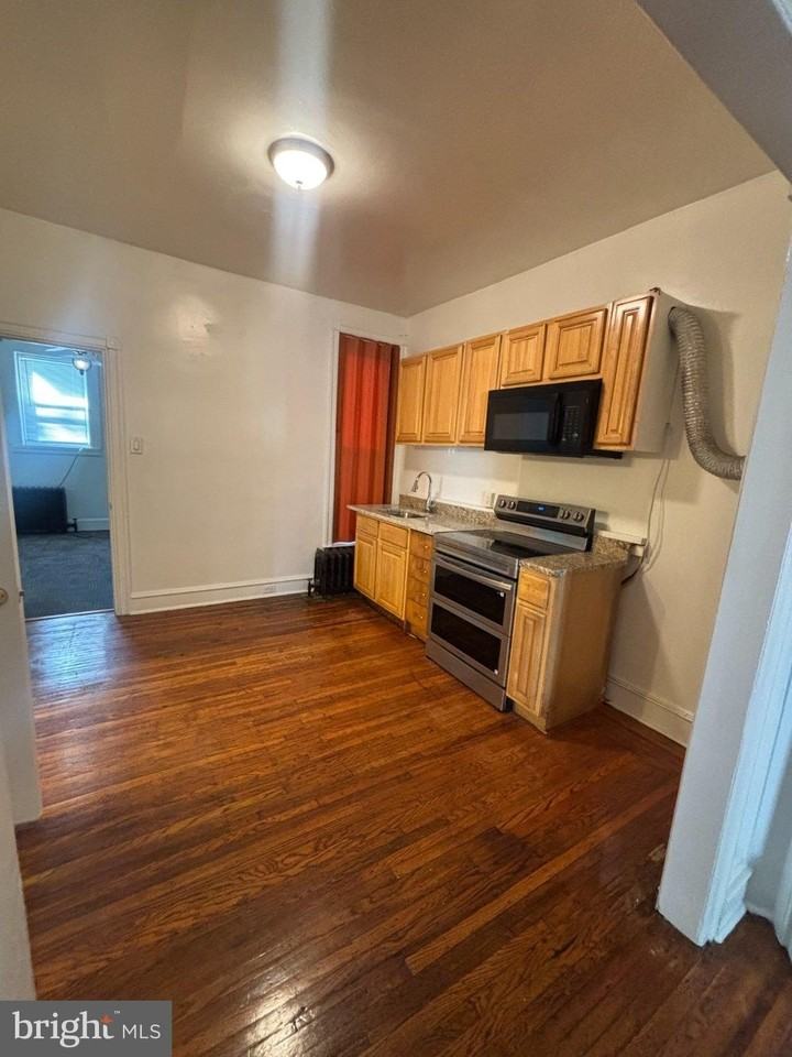 4812 N Fairhill St #1 - Photo 3 of 11