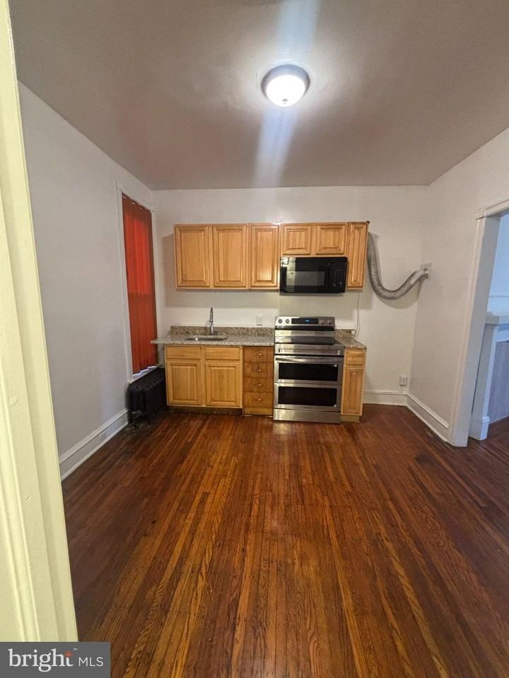4812 N Fairhill St #1 - Photo 5 of 11