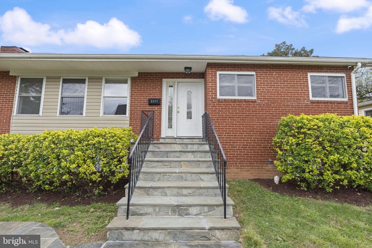 2311 N Dinwiddie St - Photo 4 of 40