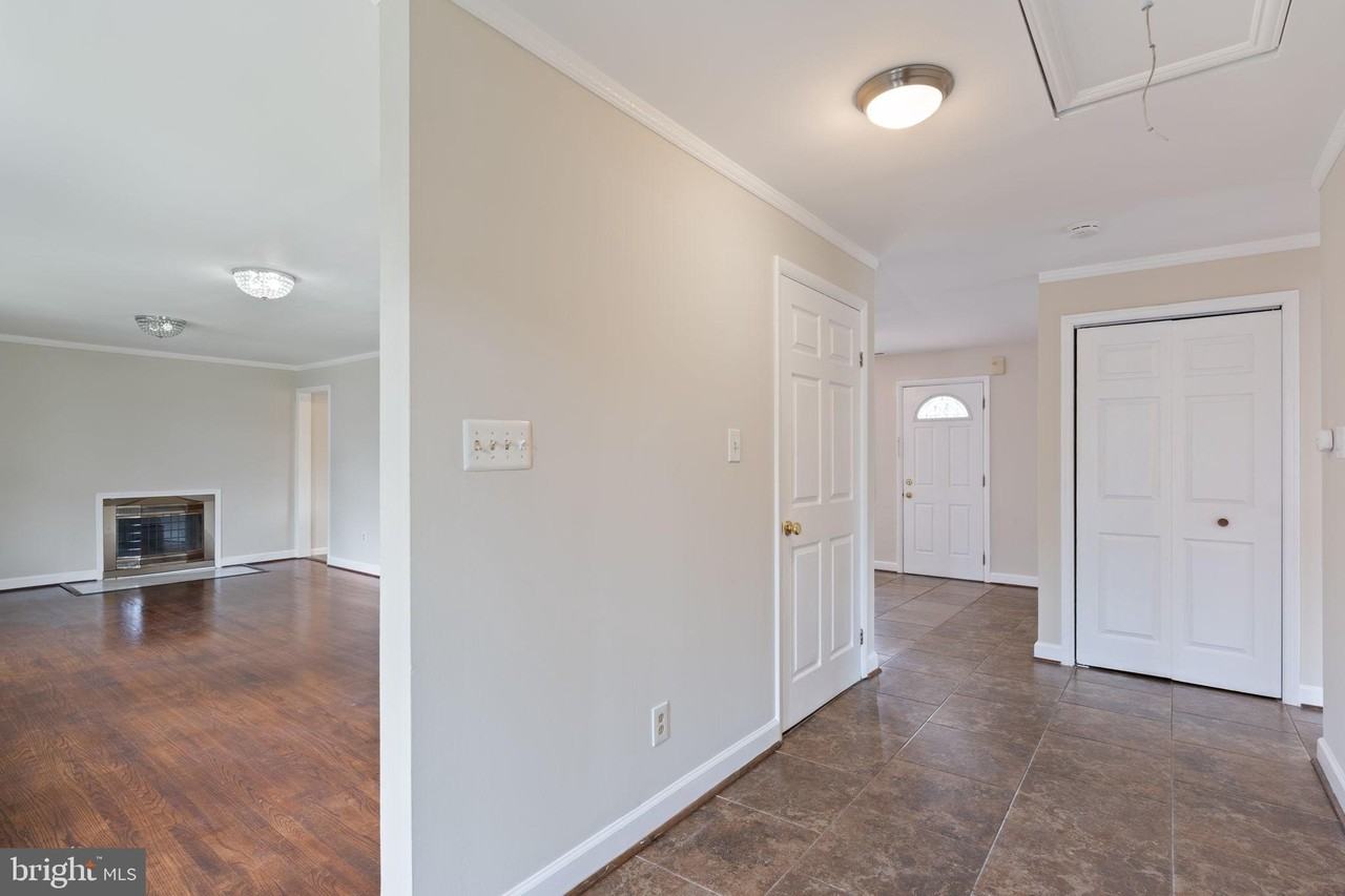 2311 N Dinwiddie St - Photo 5 of 40