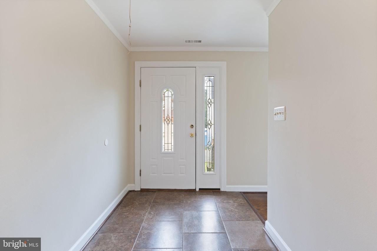 2311 N Dinwiddie St - Photo 6 of 40