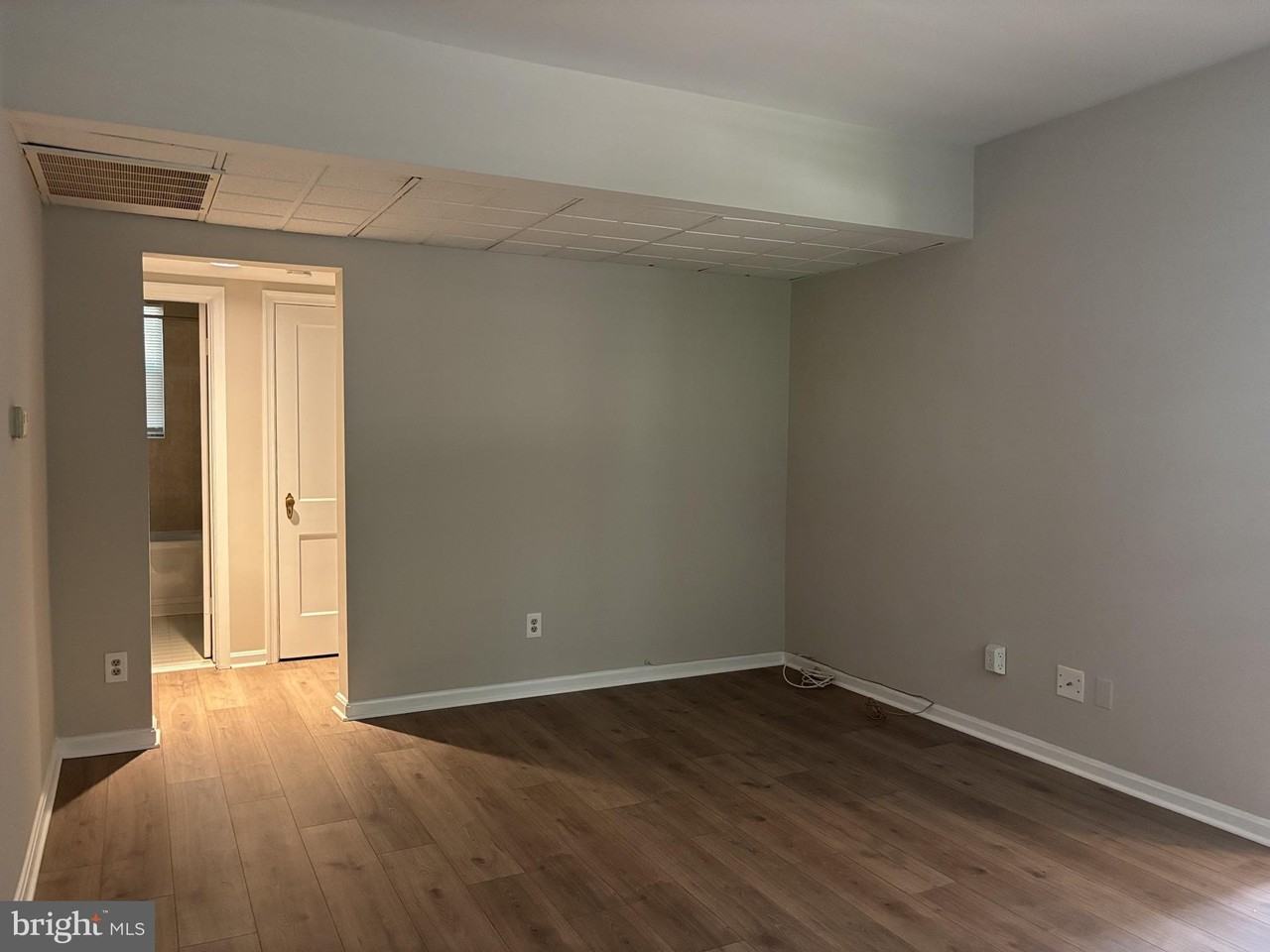 1904 N Rhodes St #56 - Photo 5 of 17