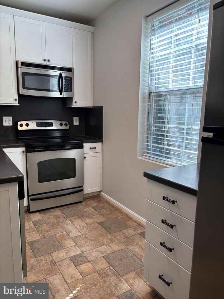 1904 N Rhodes St #56 - Photo 7 of 17