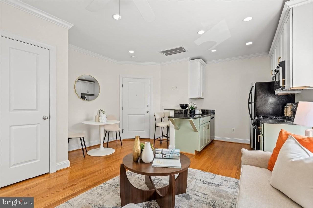 409 E Raymond Ave #6 - Photo 3 of 19