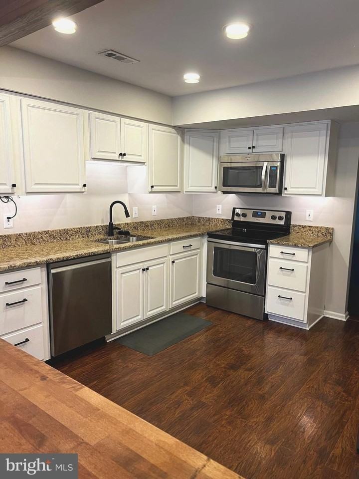 2312 Glade Bank Way - Photo 2 of 35