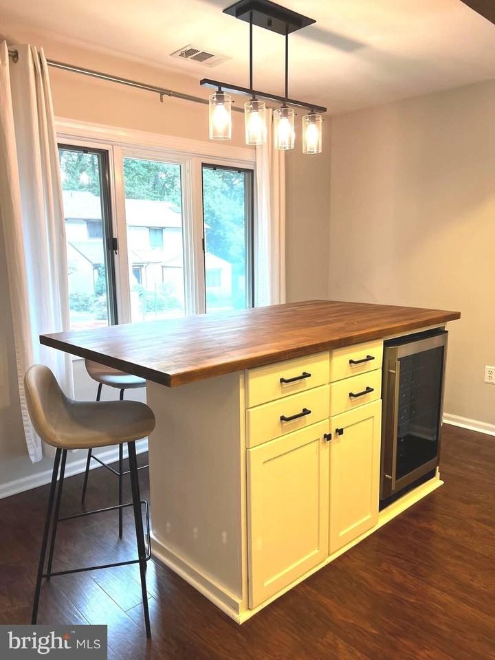 2312 Glade Bank Way - Photo 6 of 35