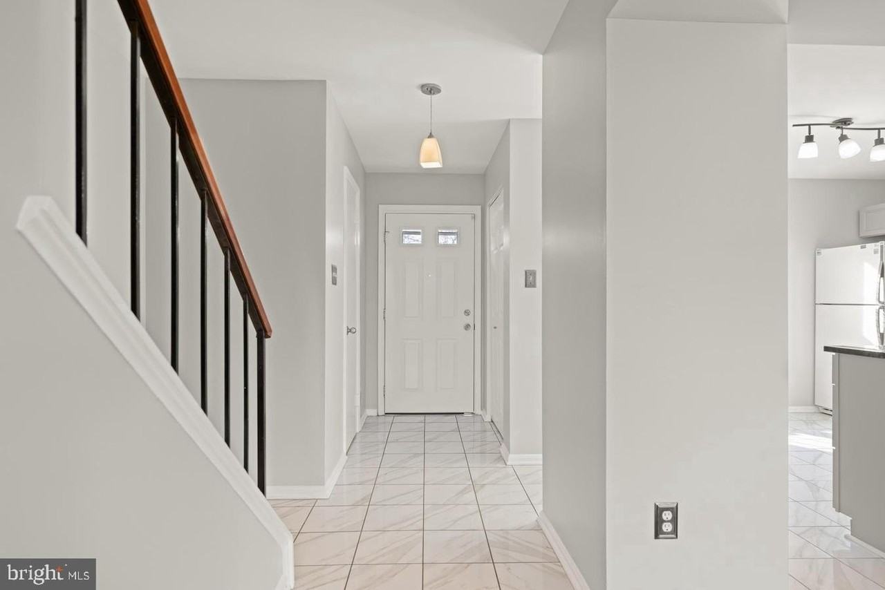 7442 Adams Park Ct - Photo 4 of 27