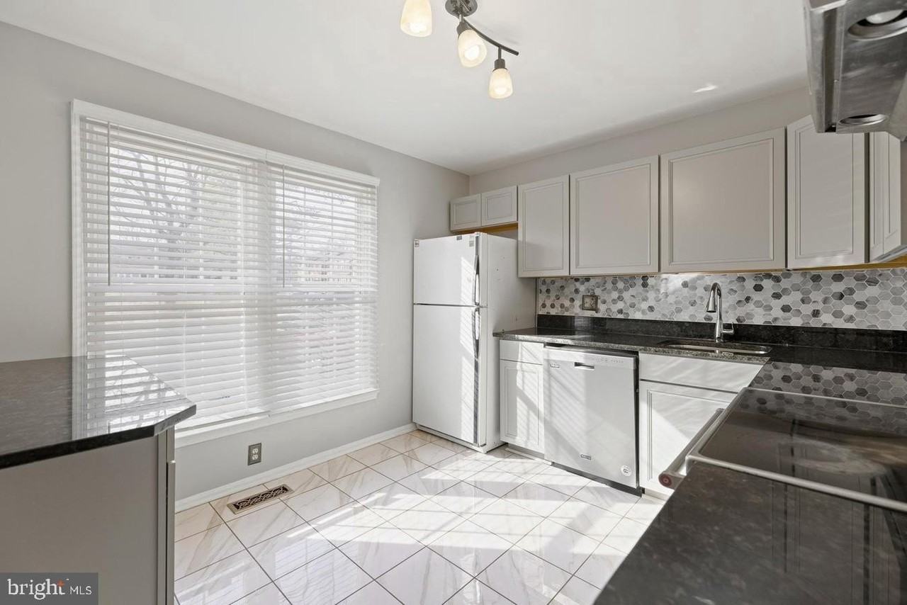 7442 Adams Park Ct - Photo 6 of 27