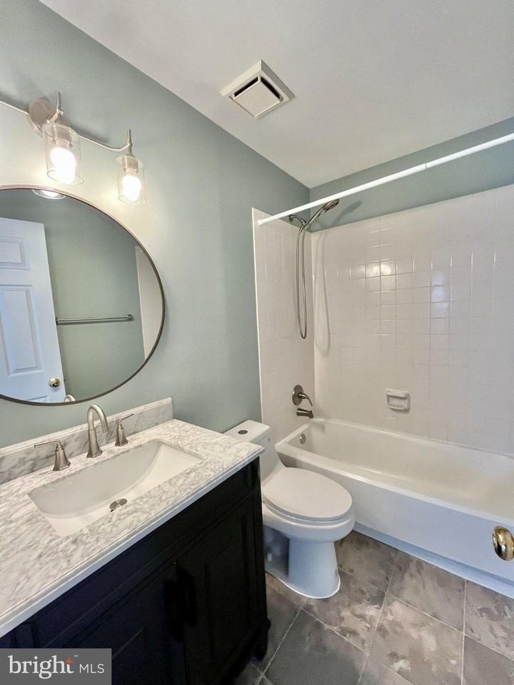 312 Stallion Sq Ne - Photo 4 of 50