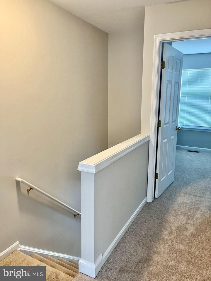 312 Stallion Sq Ne - Photo 5 of 50