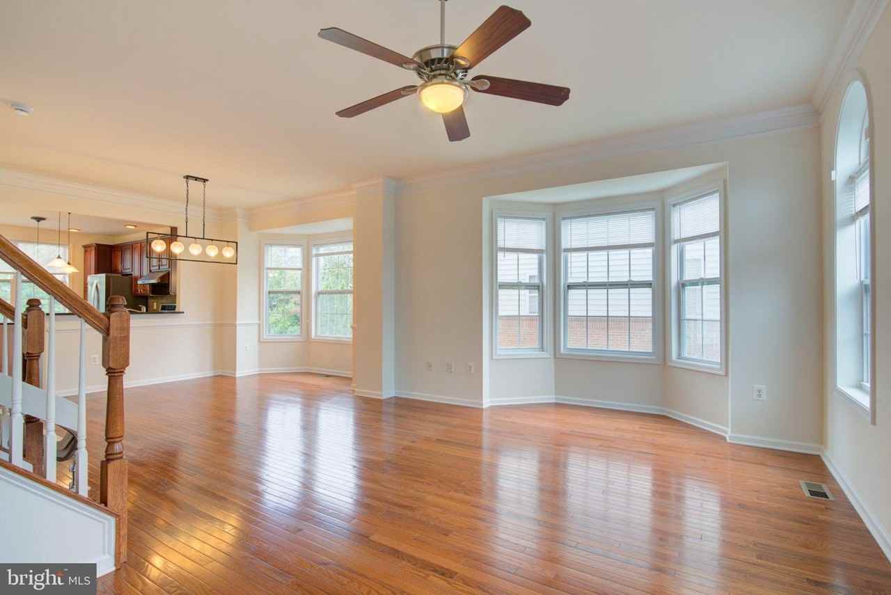 23099 Sunbury St - Photo 6 of 27