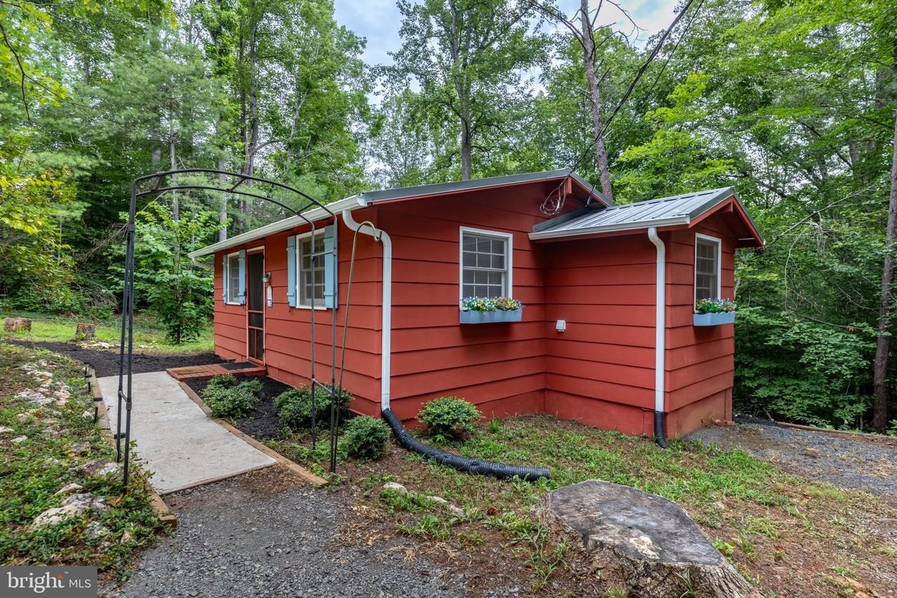 258 Laurel Dr - Photo 2 of 19