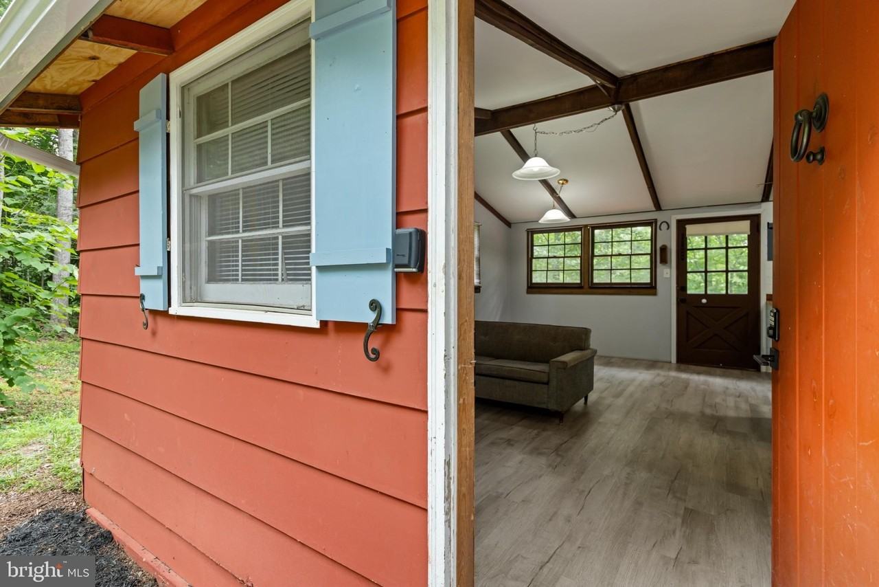 258 Laurel Dr - Photo 3 of 19