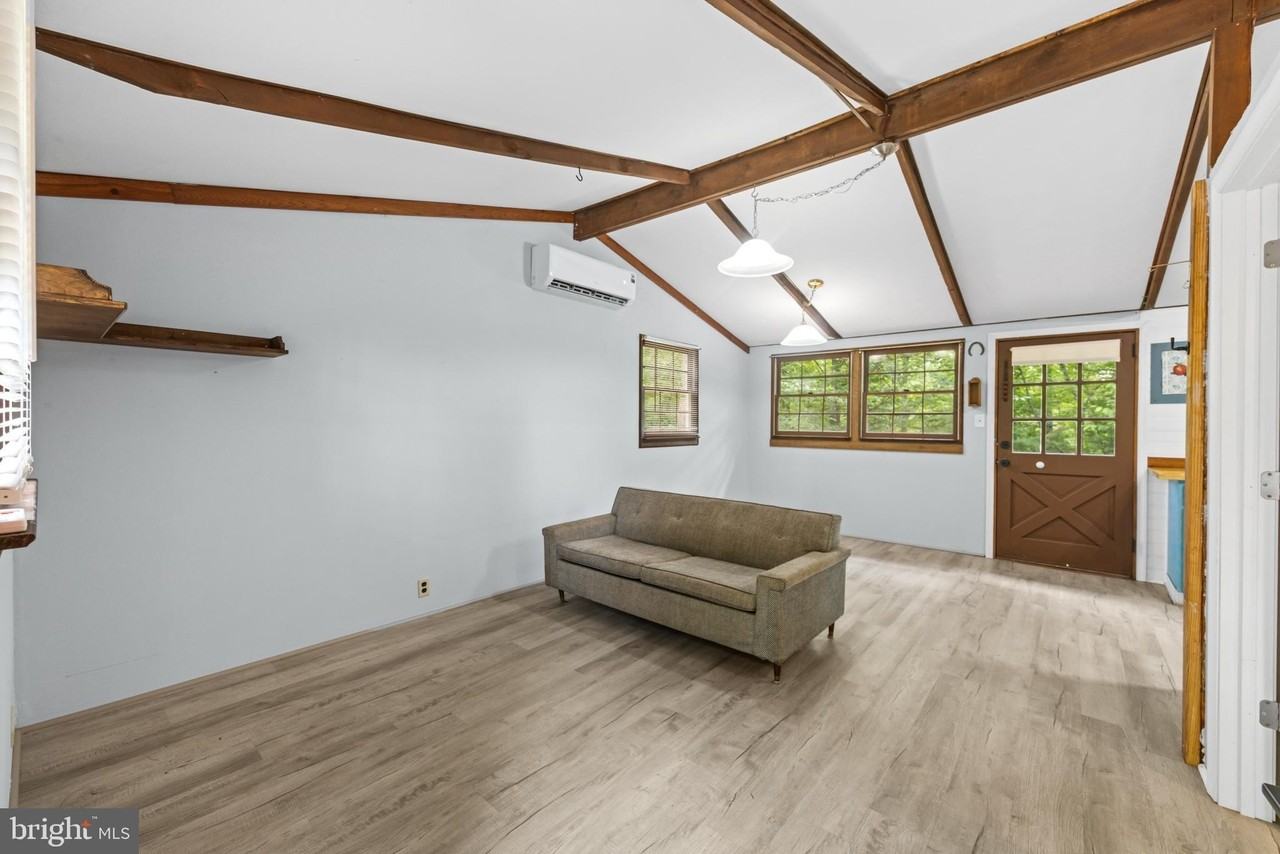 258 Laurel Dr - Photo 4 of 19