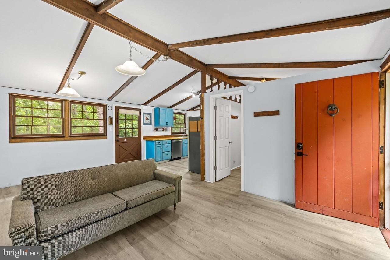 258 Laurel Dr - Photo 5 of 19
